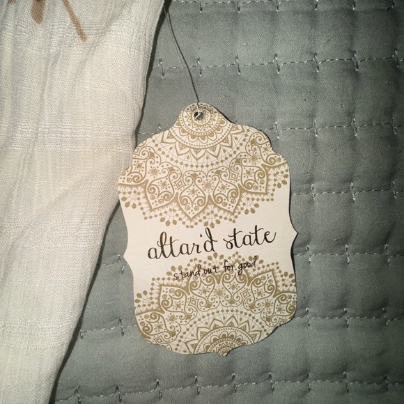 Altar'd State Cream Puff Sleeve Crop Blouse. Size Small. NWT - Picture 3 of 14